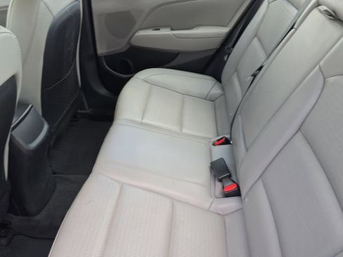 Used 2020 Hyundai Elantra Limited image 14