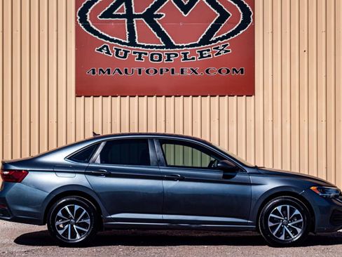 Used 2022 Volkswagen Jetta S image 2