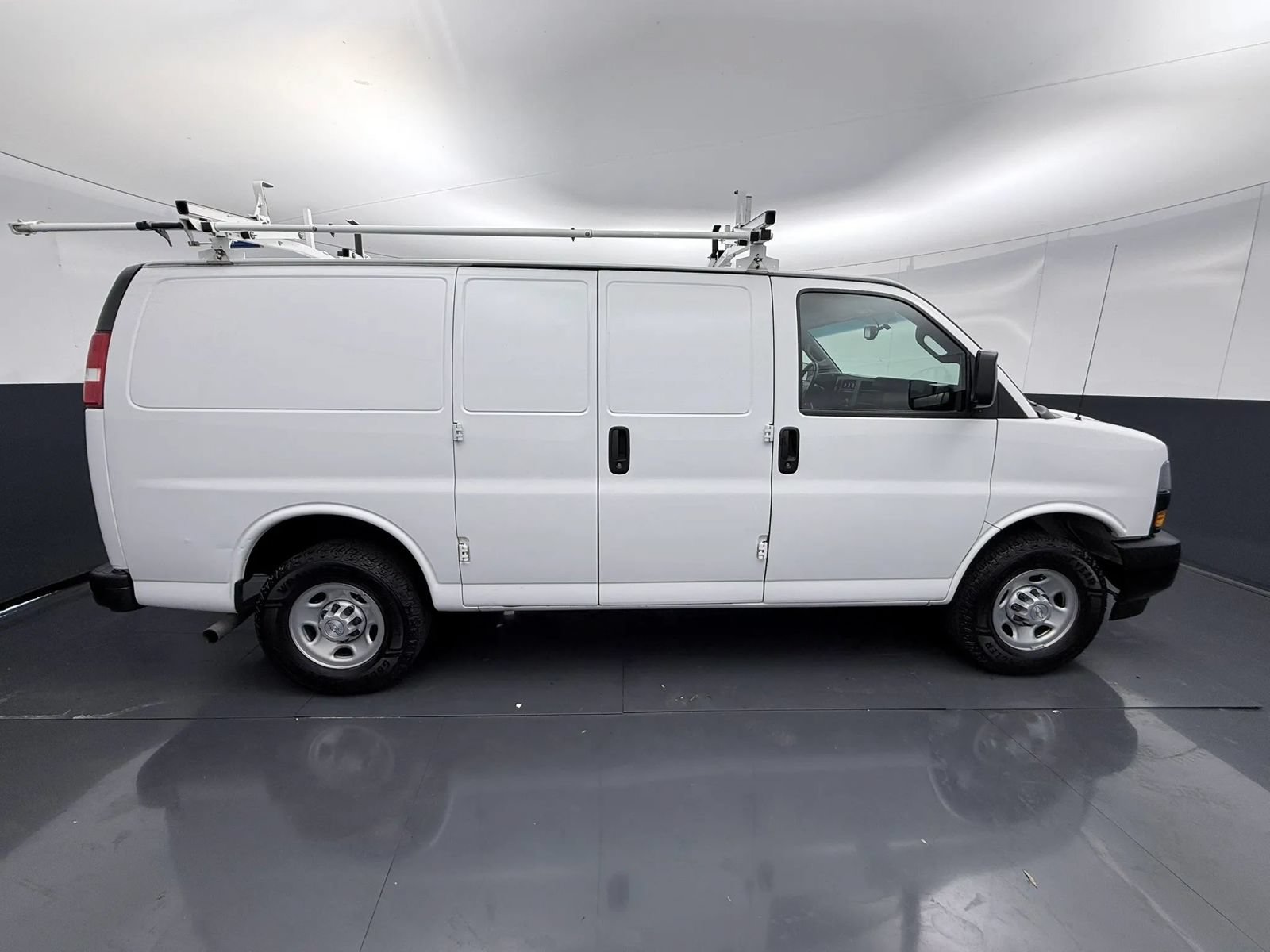 Used 2018 Chevrolet Express 3500 RWD image 8