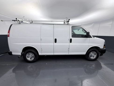 Used 2018 Chevrolet Express 3500 RWD image 8