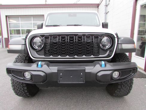 Used 2024 Jeep Wrangler Unlimited AWD/4WD image 2