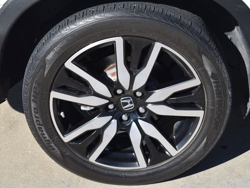 Used 2020 Honda Pilot Touring image 13