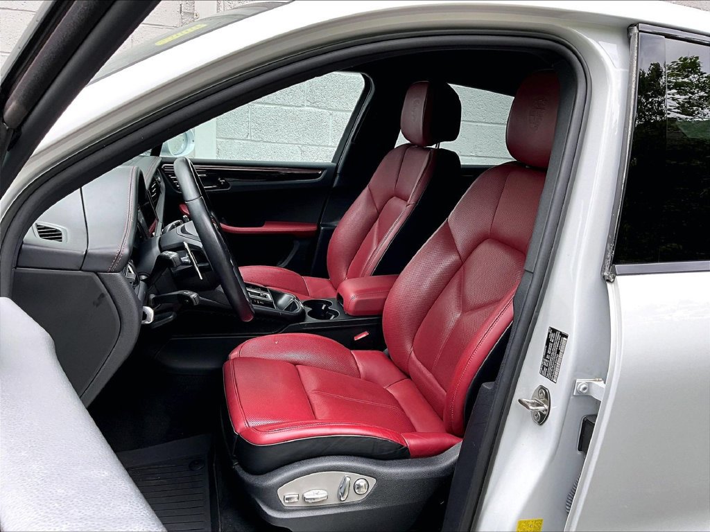 Certified 2023 Porsche Macan S AWD/4WD image 5