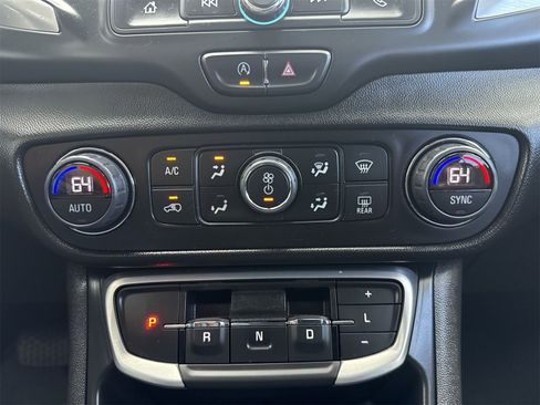 Used 2023 GMC Terrain SLE w/ Driver Convenience Package image 24