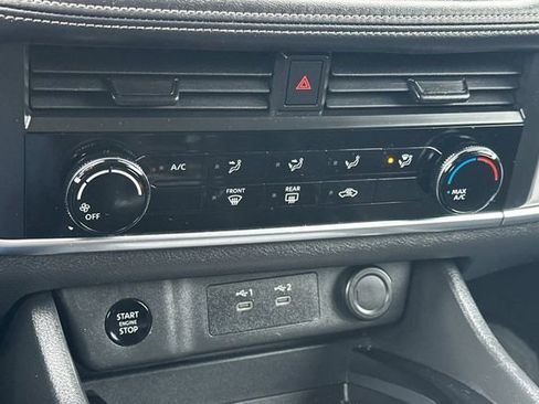 Used 2024 Nissan Rogue S image 23