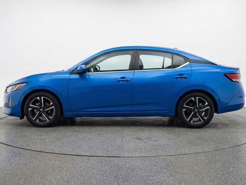 Used 2025 Nissan Sentra SV FWD image 5