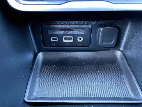 Used 2021 GMC Terrain SLT image 32