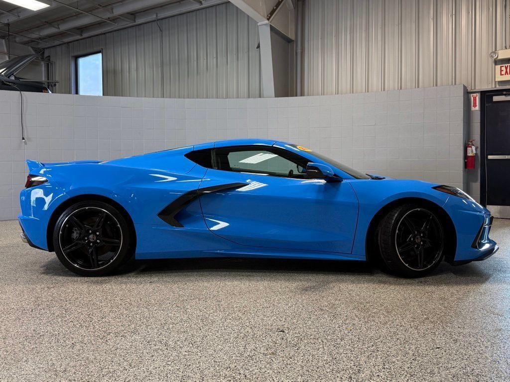 Used 2021 Chevrolet Corvette Stingray Coupe w/ Z51 Performance Package RWD image 7