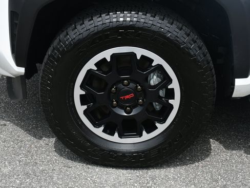 Certified 2025 Toyota 4Runner TRD Off-Road Premium AWD/4WD image 23