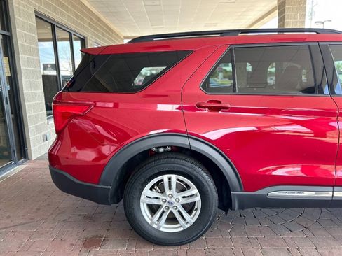 Used 2020 Ford Explorer XLT AWD/4WD image 19