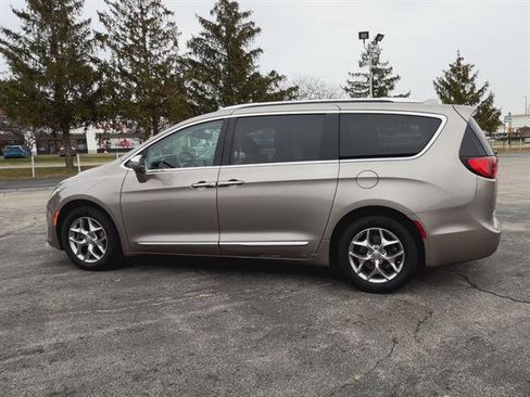Used 2017 Chrysler Pacifica Limited w/ Advanced Safetytec Group image 30