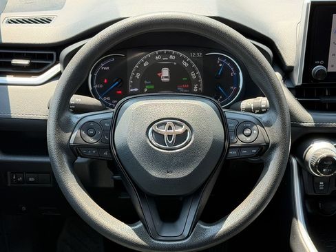 Used 2025 Toyota RAV4 XLE AWD/4WD image 18