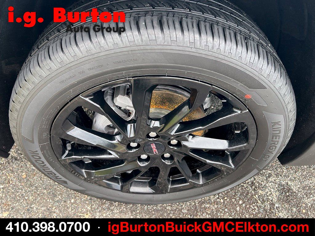 Used 2024 GMC Terrain SLE w/ Elevation Edition AWD/4WD image 3