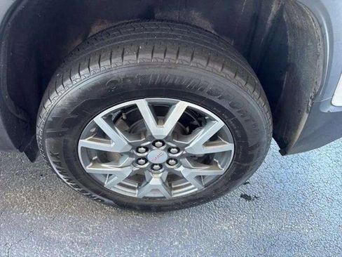 Used 2023 GMC Acadia SLT image 10