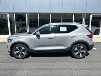 Certified 2025 Volvo XC40 B5 Plus AWD/4WD video 2