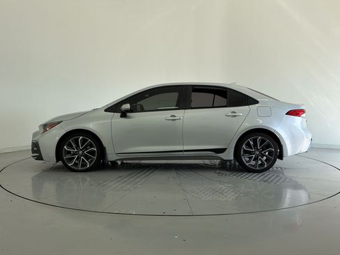 Used 2022 Toyota Corolla SE FWD image 2