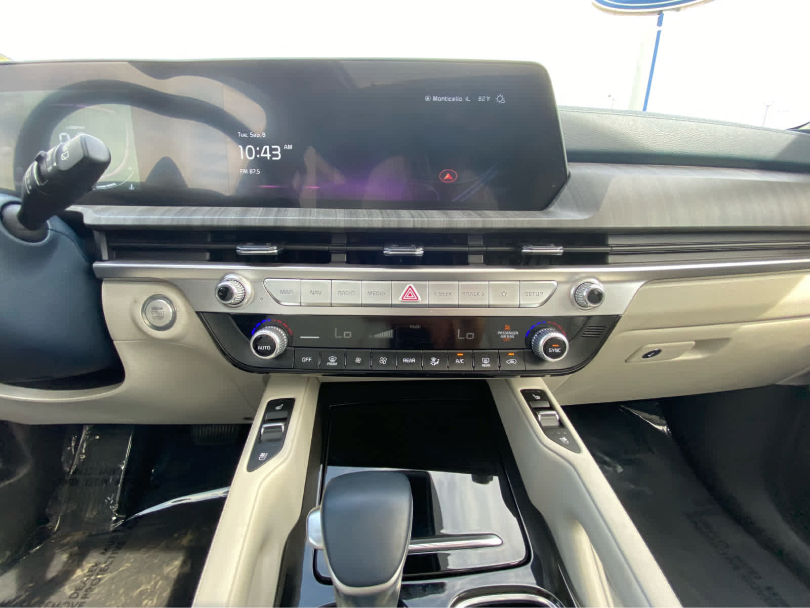 Used 2025 Kia Telluride EX w/ EX Captain's Chair Package FWD image 25