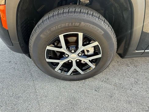 Certified 2025 Jeep Grand Cherokee Limited image 33