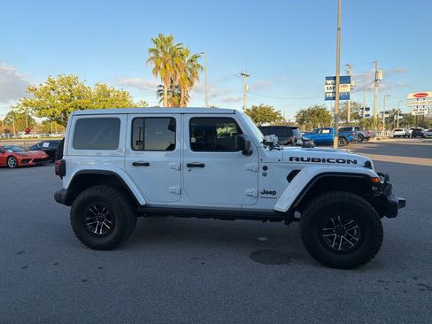 Used 2024 Jeep Wrangler Unlimited Rubicon image 2