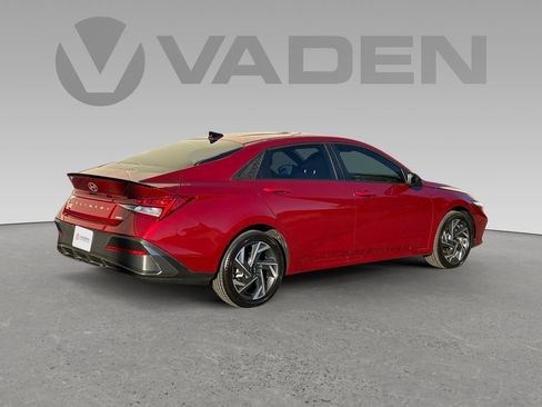 Used 2025 Hyundai Elantra SEL image 16