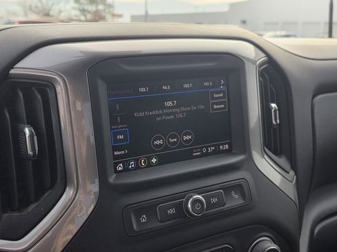 Used 2025 Chevrolet Silverado 2500 Custom w/ Custom Value Package image 15