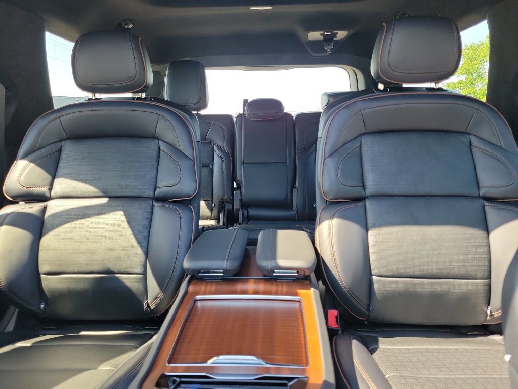 New 2026 Lincoln Navigator L Black Label AWD/4WD image 17