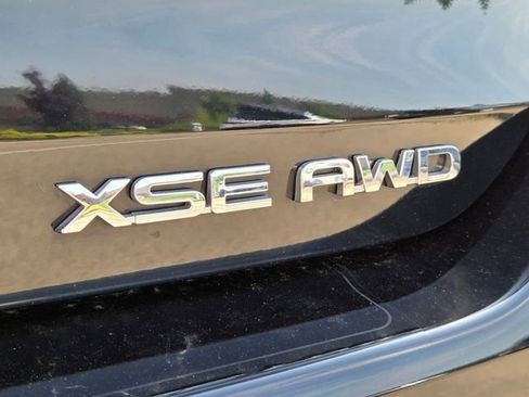 Used 2023 Toyota Highlander XSE AWD/4WD image 9