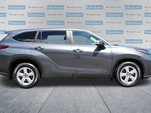 Used 2023 Toyota Highlander L FWD image 4