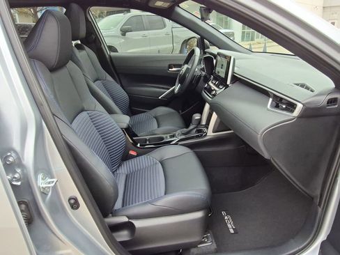 Used 2025 Toyota Corolla Cross AWD Hybrid w/ Convenience Package image 24