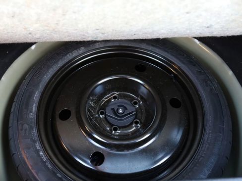 Used 2018 Ford Explorer XLT w/ Equipment Group 201A FWD image 43