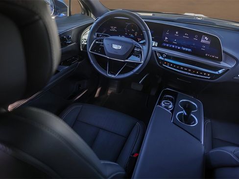 Certified 2025 Cadillac Lyriq Sport image 18