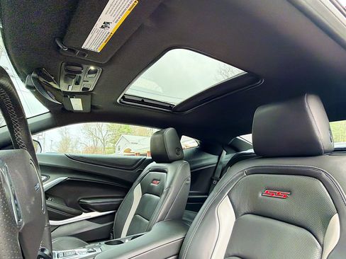 Used 2018 Chevrolet Camaro SS image 21