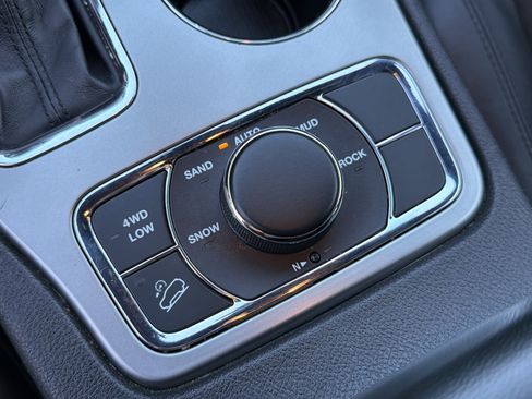 Used 2020 Jeep Grand Cherokee Limited image 33