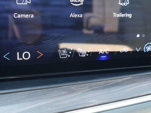 New 2025 Chevrolet Suburban Premier image 30