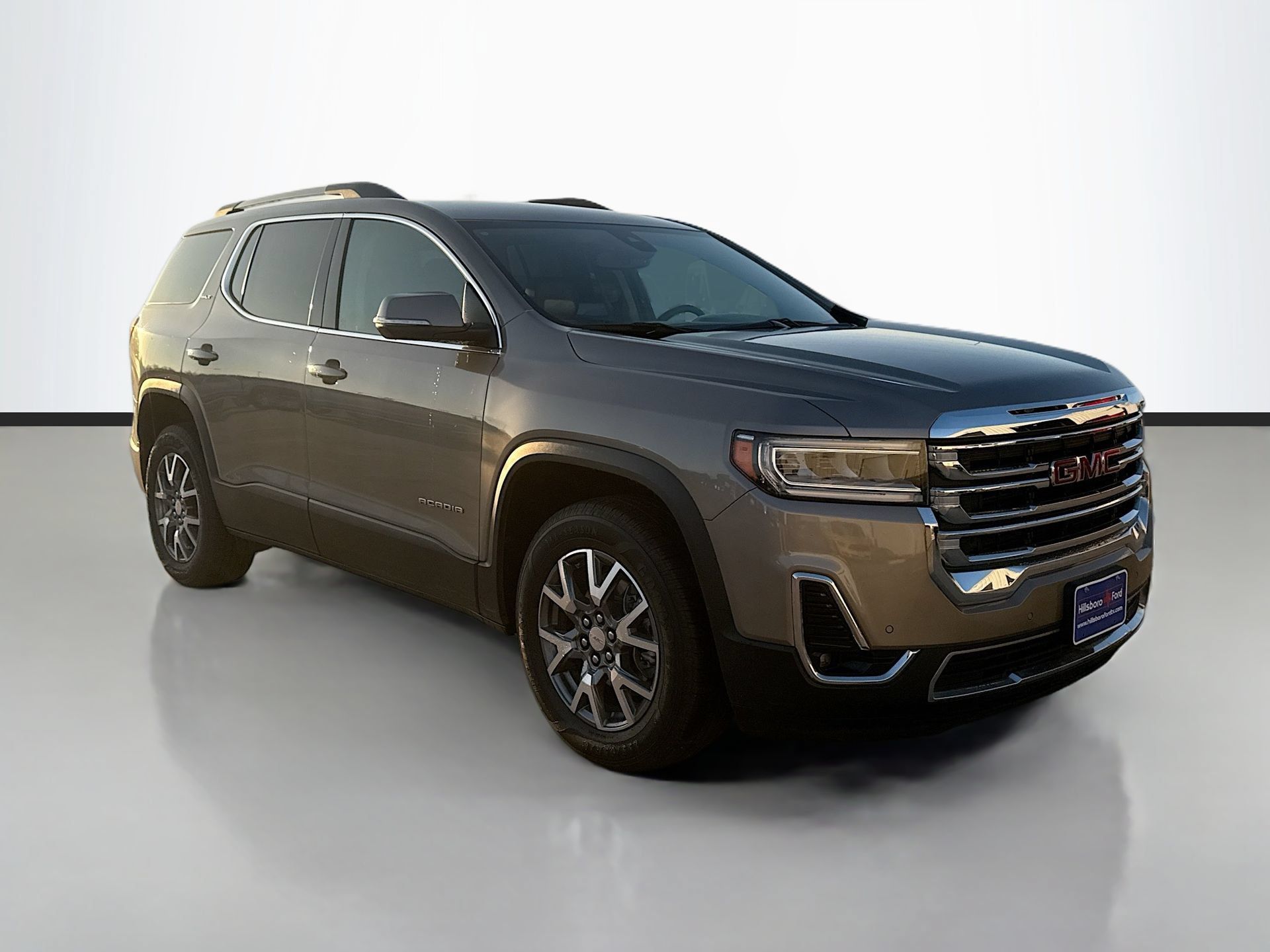 Used 2023 GMC Acadia SLT AWD/4WD image 3