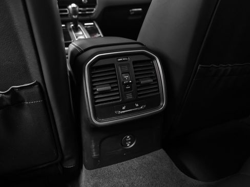 Certified 2023 Porsche Macan AWD/4WD image 45