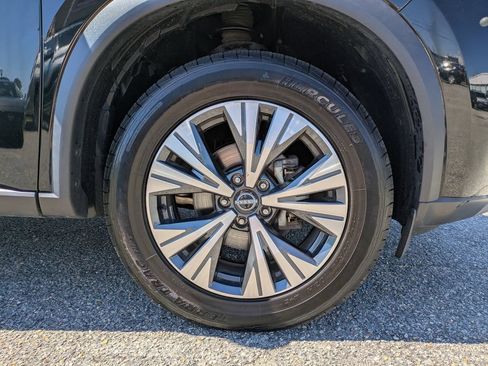 Certified 2023 Nissan Rogue SV FWD image 12