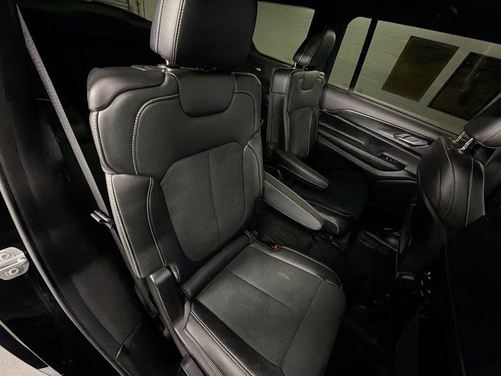 Used 2025 Jeep Grand Cherokee L Altitude AWD/4WD image 26