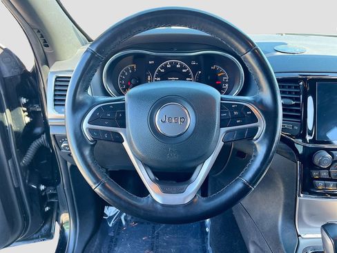 Used 2021 Jeep Grand Cherokee Laredo X image 11