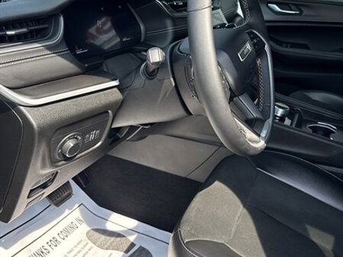 Used 2024 Jeep Grand Cherokee Altitude image 12