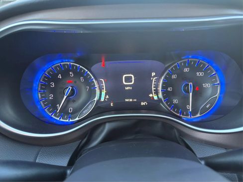 Used 2018 Chrysler Pacifica Touring-L Plus FWD image 16