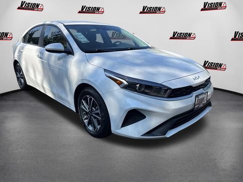 Used 2023 Kia Forte LXS FWD image 3