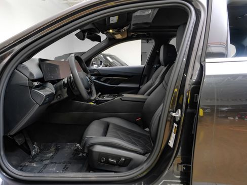 Used 2025 BMW 530i RWD image 4