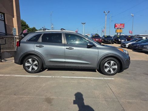 Used 2018 Kia Niro EX w/ EX Premium Package FWD image 4