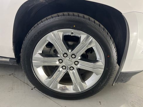 Used 2017 Cadillac Escalade Platinum image 18