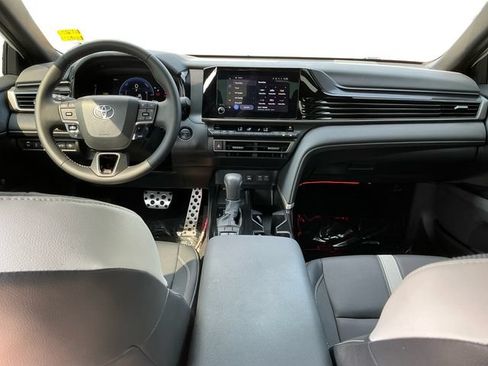 Used 2025 Toyota Camry SE w/ Convenience Package FWD image 12