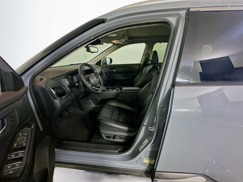 Used 2023 Nissan Rogue SL w/ SL Premium Package image 13