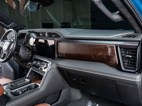 Used 2025 GMC Sierra 2500 Denali Ultimate w/ Max Trailering Package image 18