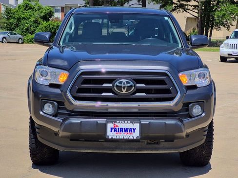 Used 2022 Toyota Tacoma SR5 RWD image 2