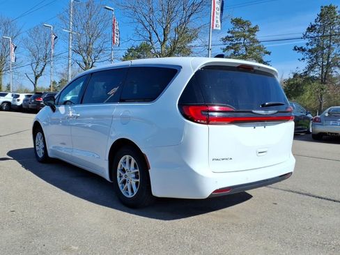Used 2026 Chrysler Pacifica Select FWD image 9